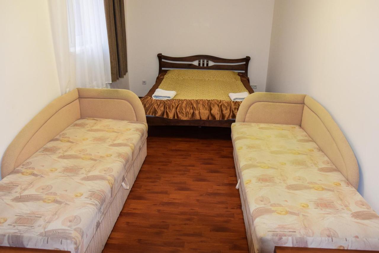 Gostynniy Dvir Hostel Ternopil Exteriör bild